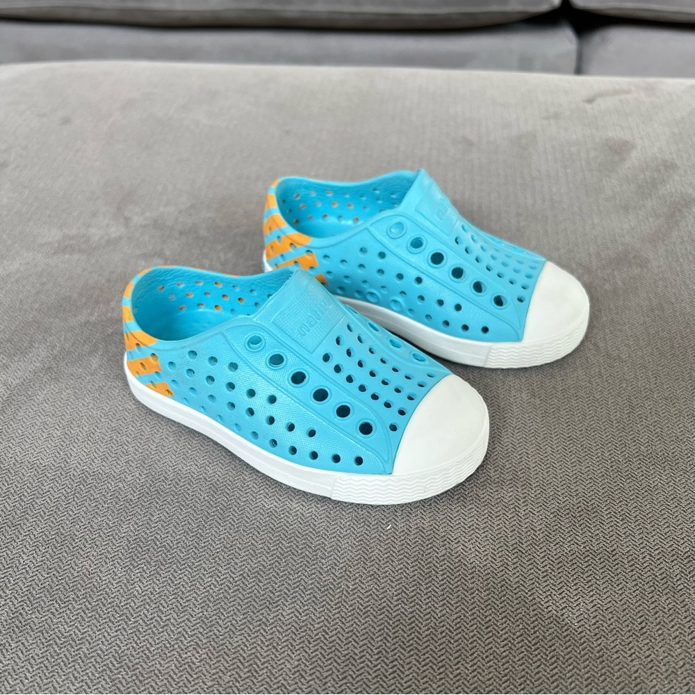 Native Shoes, Size 5